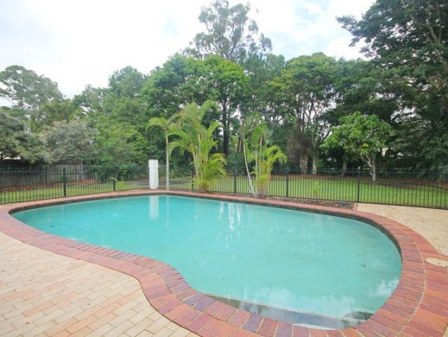 Extra large family home with Pool and Shed!