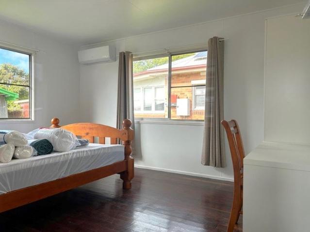 Extra Large Furnished Room in Convenient Newtown Location