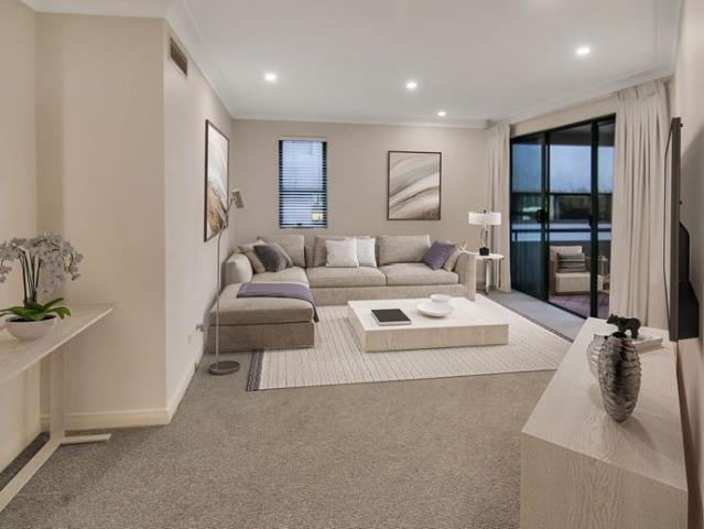 Extra Large Luxury 3 bedroom, 3 bath, 2 car in Castle Gardens, Easy access to Shops,& transport 0416 27 43 27