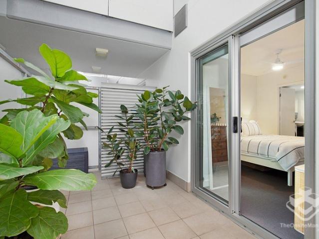 EXTRA LARGE PADDINGTON 2 BEDROOM 2 BATHROOM APARTMENT 1 CARPARK JUST 2KM FROM THE CBD