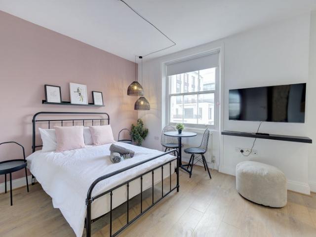 Extra Large Studio All Bills Included