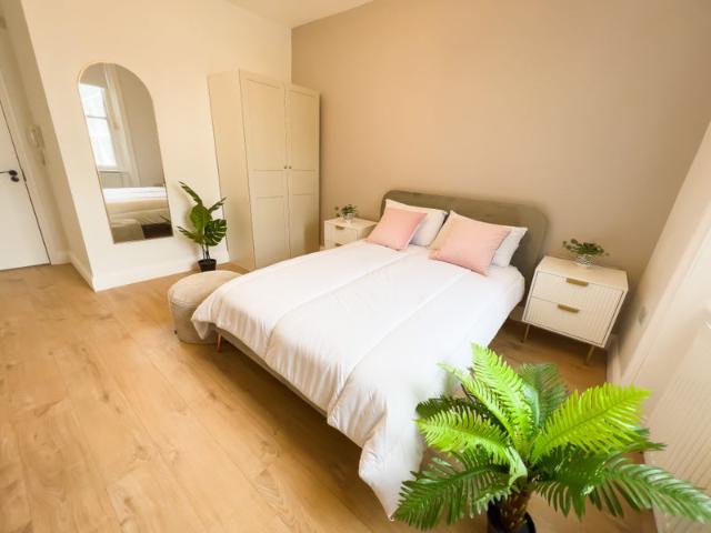 Extra Large Studio All Bills Included