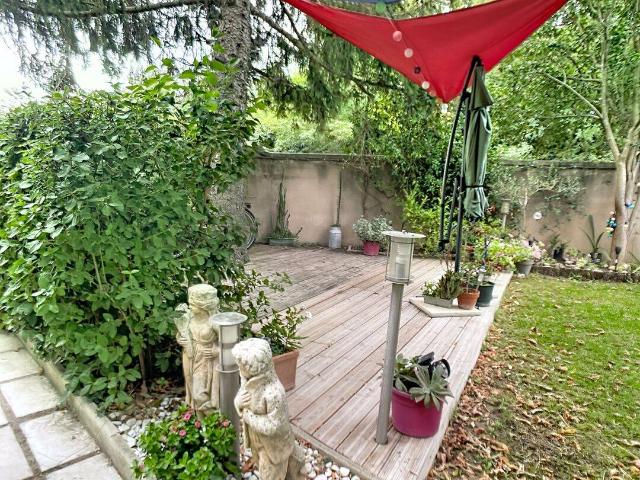 Extra Muros T3 meublé avec terrasse, jardin partagé, place de