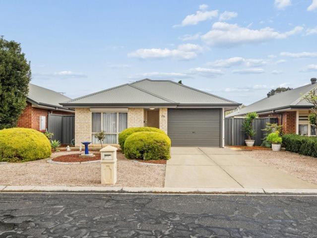 Extra Parking, Open Plan Living & Absolute Convenience!