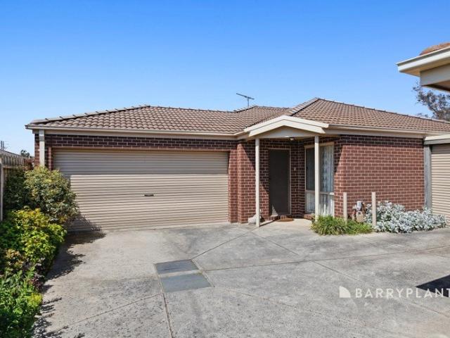 Extra Parking, Spacious Living & Low Maintenance Convenience!