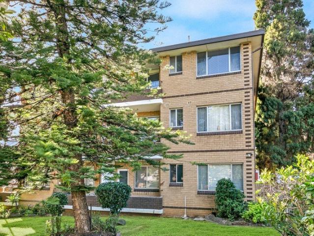 Extra Spacious Unit Close To All !