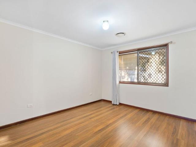 Extra Spacious Lowset Living New Patio Roof Quiet End of Cul de Sac