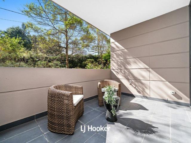 Extra Spacious North Facing with Floorboards & Dedicated Study