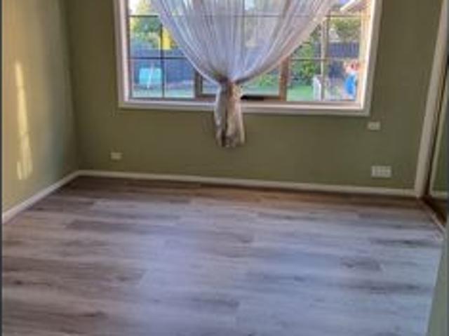 Extraordinary opportunity to live in Viewbank school zone includes all bills!