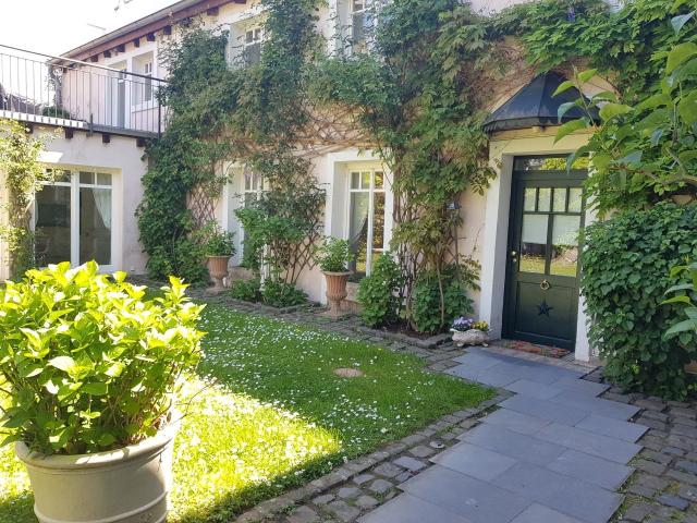 Extraordinary apartment in Frankfurt Eckenheim with terrace and garden view, Frankfurt Amsterdam Apartments for Rent