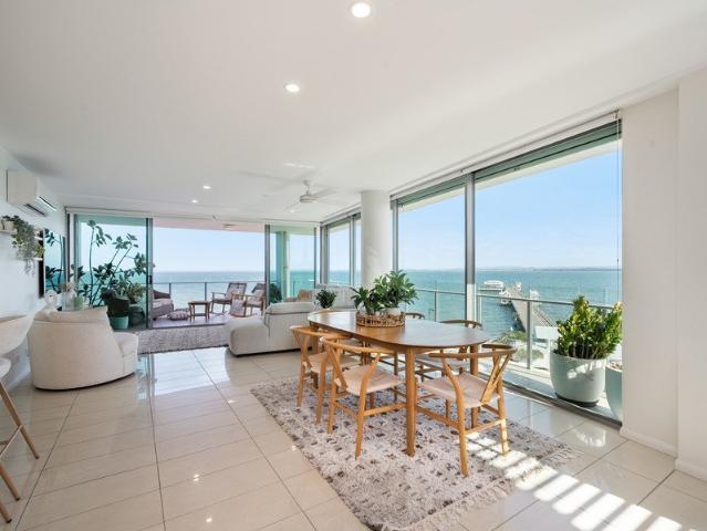 EXTRAORDINARY BAY PANORAMAS FROM COVETED HEADLAND POSITION
