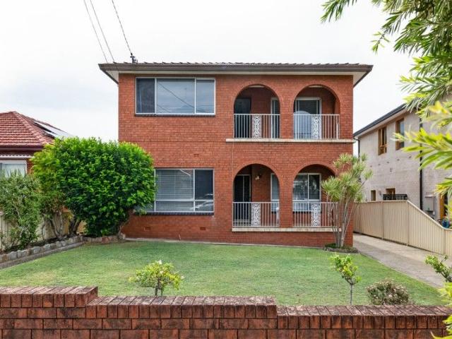 Extraordinary family estate in central Earlwood