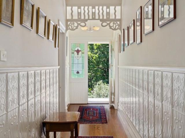 EXTRAORDINARY FARMHOUSE IN THE BARHAM VALLEY