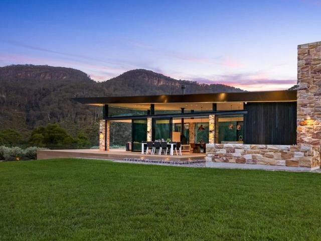 Extraordinary Luxury Set Amongst Dramatic Beauty