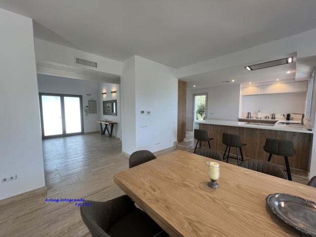 Extraordinary property in La Paloma with 4 bedrooms and 4 bathrooms facing South, with spectacular views of the Mediterranean Sea