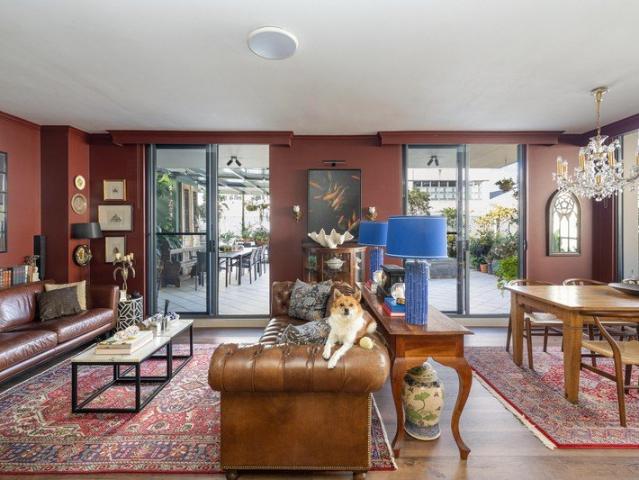 Extraordinary scale and outdoor entertaining in Crown Square
