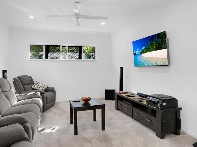 EXTRAORDINARY UNFURNISHED HOUSE IN GATED COMMUNITY