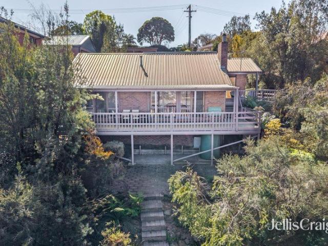 Extraordinary views, flexible family living and a half acre approx. native garden