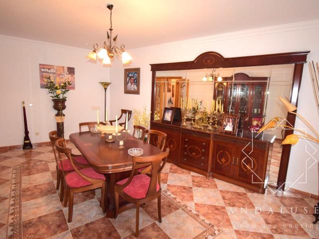 Extraordinaria casa de pueblo de 3 plantas y amplio solárium. 299m² Turre