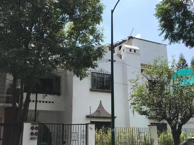 EXTRAORDINARIA CASA EN CERRADA ! COMO NUEVA