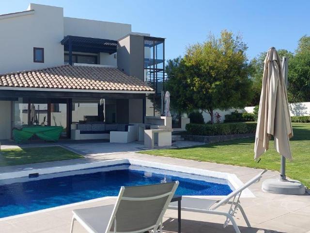 Extraordinaria Casa en Club de Golf Amanali Alberca Privada
