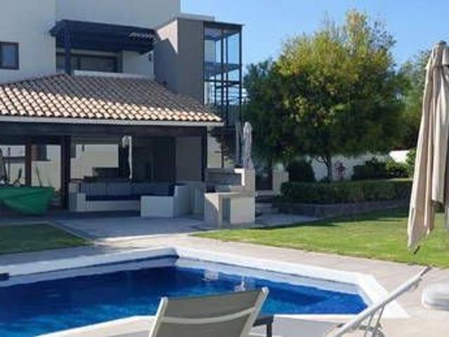 Extraordinaria Casa En Club De Golf Amanali Alberca Privada