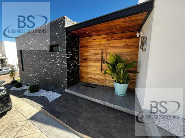 Casa renta Quer?taro Corregidora en privada /RS