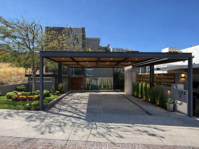 Extraordinaria Casa en Venta y Renta en Cumbres del Lago