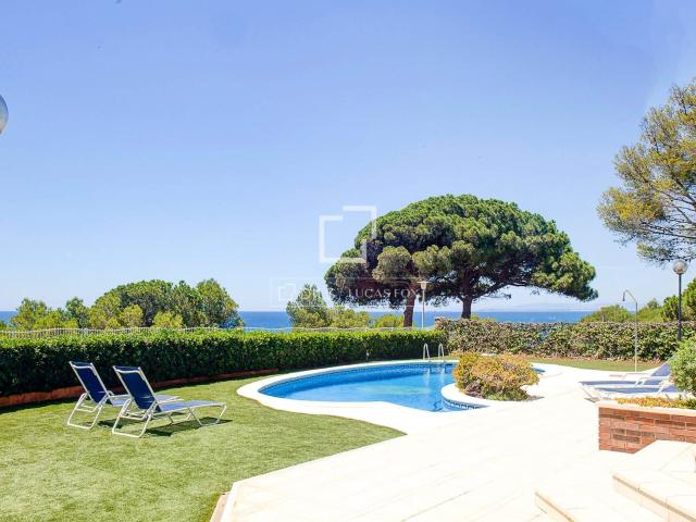 Extraordinaria casa unifamiliar emplazada frente al mar, al. 652m² Torredembarra
