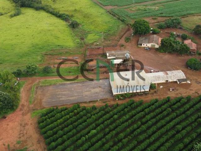 Extraordinária fazenda de 1040 ha com café e lavouras em Araxá MG