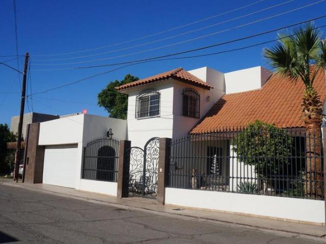 Extraordinaria residencia con c?ntrica ubicaci?n en Calafia