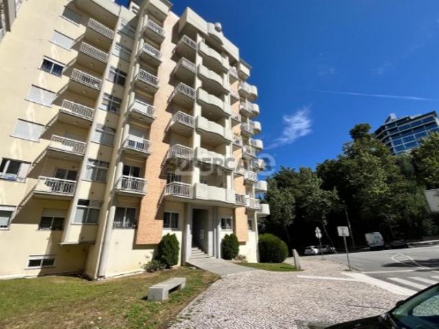 Extraordinário Apartamento T3 na Quinta do Bosque com suíte e varandas