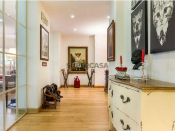 Apartamento T3+2 renovado, nas Avenidas Novas