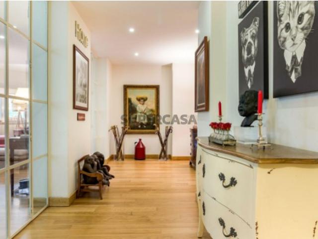 Apartamento T3+2 renovado, nas Avenidas Novas