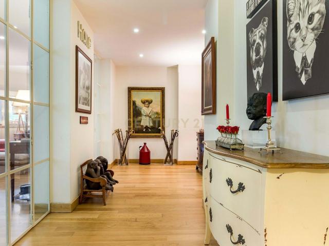 Apartamento T3+2 renovado, nas Avenidas Novas