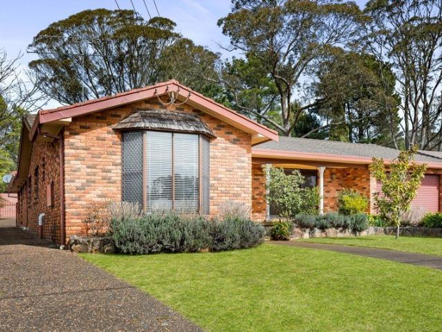 EXTRAORDINARILY SPACIOUS FAMILY HOME ON LEVEL LOW MAINTENANCE BLOCK