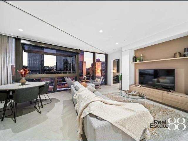 EXTRAVAGANT CITY LIVING!