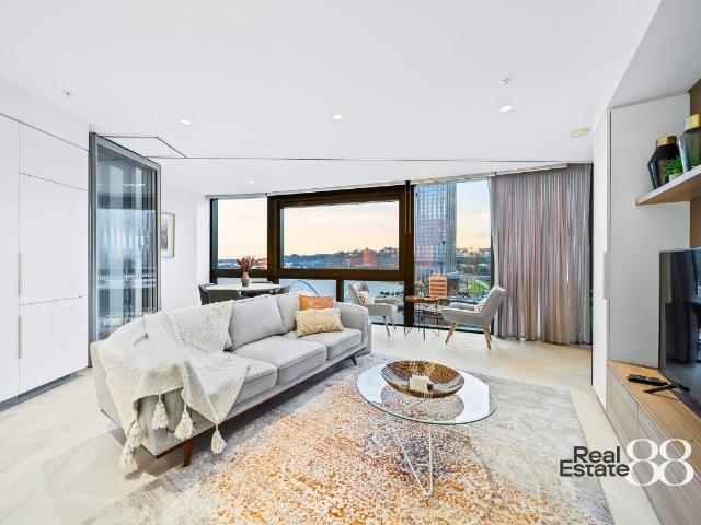 EXTRAVAGANT CITY LIVING!