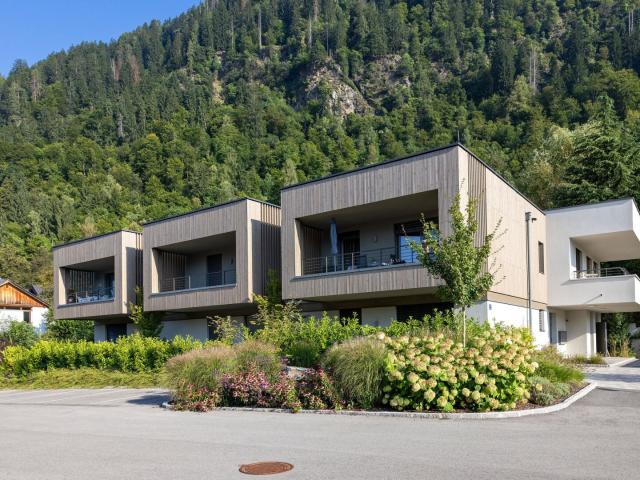 EXTRAVAGANT EDEL EINZIGARTIG! PHÄNOMENALE WOHNUNG MIT WUNDERSCHÖNEM AUSBLICK AN EINEM ERSTKLASSIGEN PLATZ AM OSSIACHER SEE!