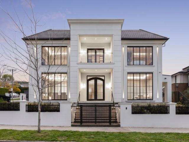 Extravagant grandeur and panoramic views