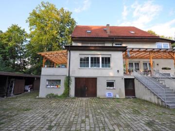 Extravagante 7 Zi. Whg. mit großem Balkon, Kamin und Garten Wohnen wie im EFH!