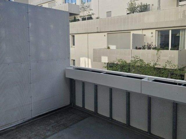 Extravagante Neubauwohnung mit Balkon und zwei BÃ¤dern!