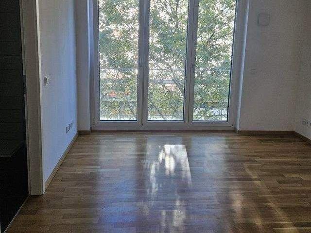 Extravagante Neubauwohnung mit Balkon und zwei Bädern!