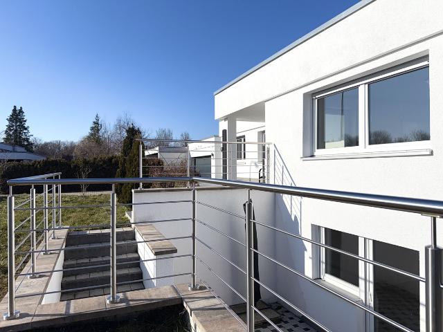 Extravaganter Bungalow mit Doppelgarage, renoviert und saniert, großer Garten in Königsbrunn kaufen