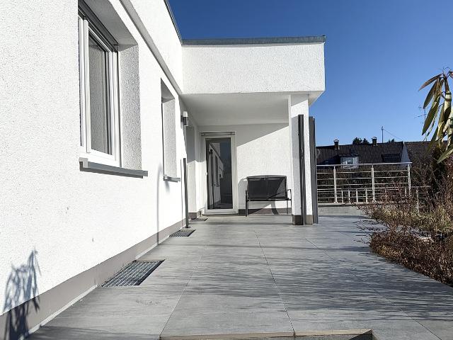 Extravaganter Bungalow mit Doppelgarage, renoviert und saniert, großer Garten in Königsbrunn kaufen