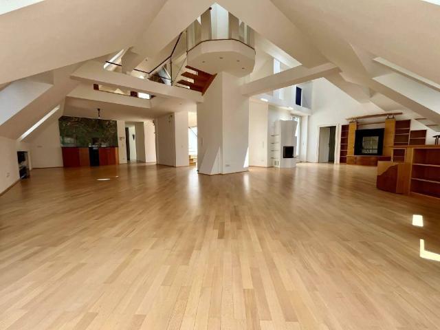 Extravagantes 350 m2 Penthouse. Architektonische Großzügigkeit trifft auf luxuriöses Wohngefühl