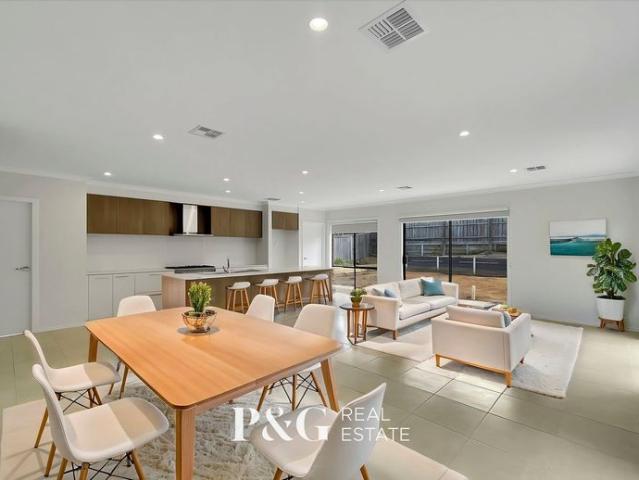 ✨ EXTREMELY LARGE LUXURY FAMILY LIVING ON A GRAND SCALE! ✨