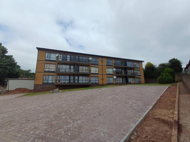 Extremely Spacious 1 Bedroom Unit in Kloofendal