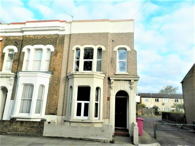 Extremely spacious five bedroom house in Bow E3