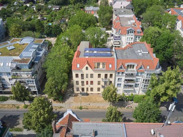 Exzellente Investitionsmöglichkeit in Berlin Pankow: Modernisierte MFH Einheit in Niederschönhausen